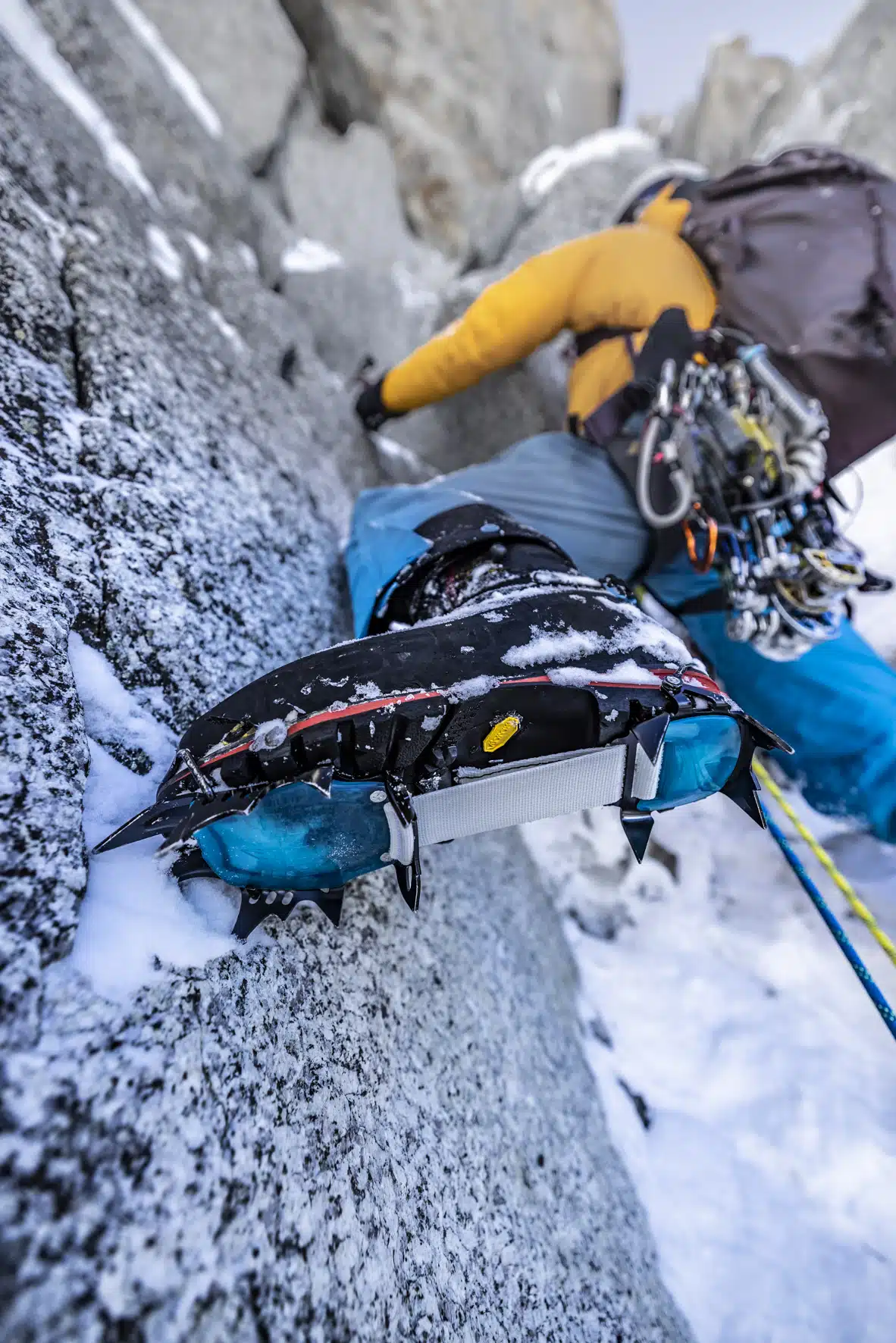 Crampons pour l'alpinisme et le ski de randonnée – BLUE ICE – Blue Ice NA