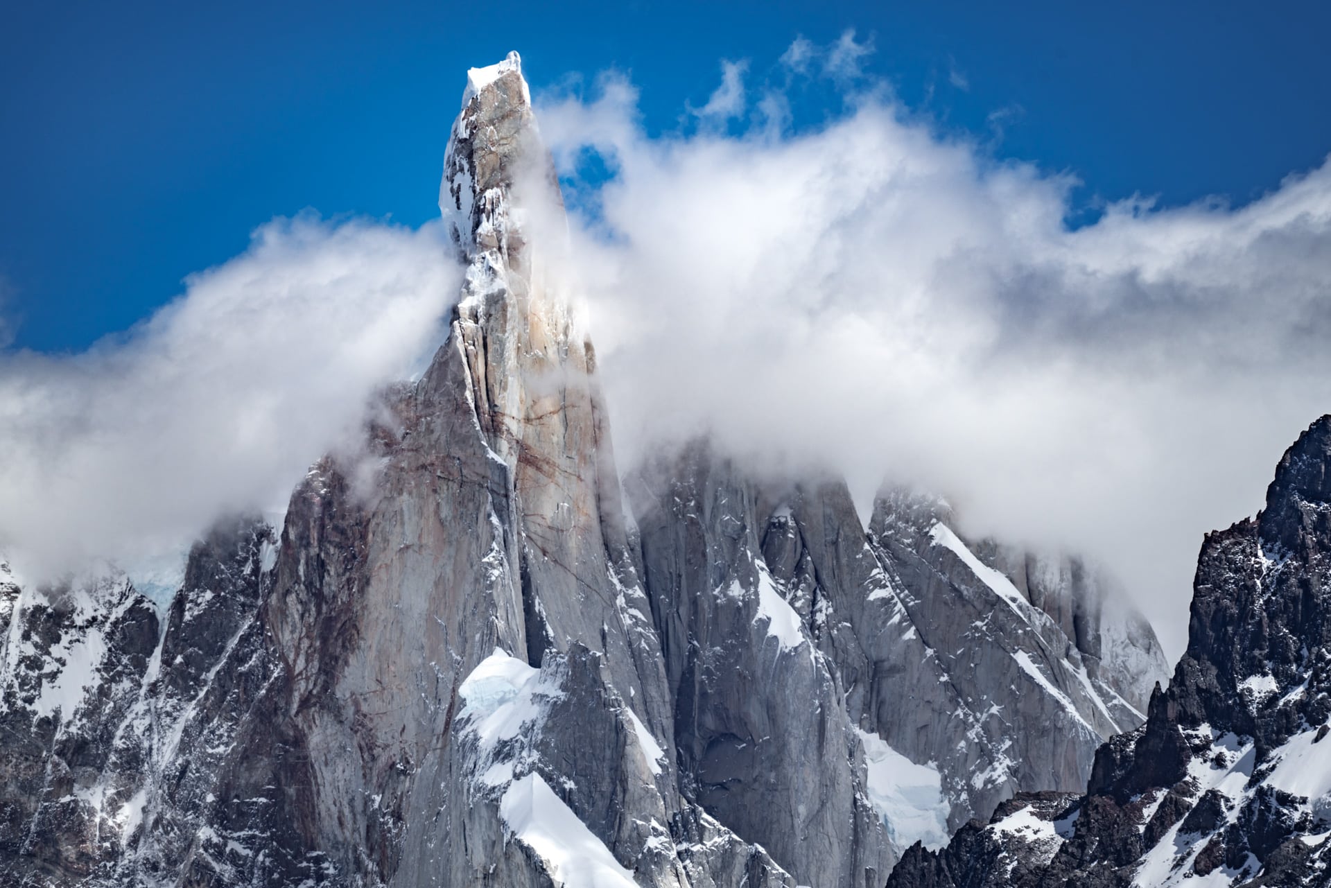 Cerro_Torre_clouds_©Berg_im-Bild