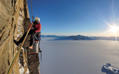 Première ascension hivernale d’un big wall au Groenland par les Polonais Marcin Tomaszewski et Pawel Haldas