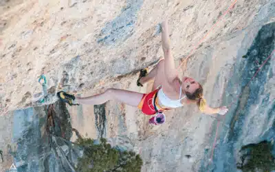 Le guide complet pour bien choisir ses chaussons d’escalade (et les entretenir)