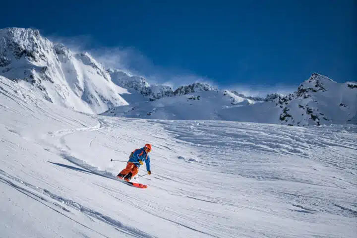Parcours à ski avec caméra embarquée hallucinant et vertigineux 