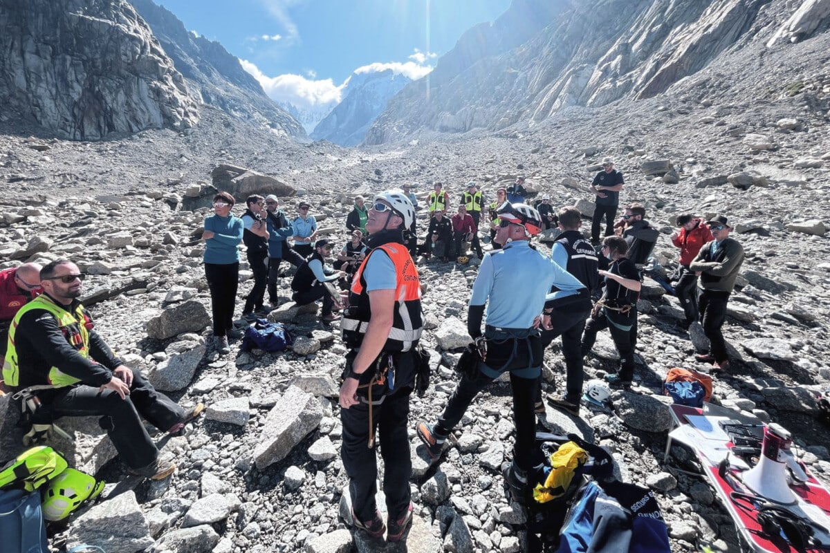 Sifflet De Survie En Titane IBasingo – Ultra-léger, Puissant (120 DB) Et Increvable Pour Le Camping, La Randonnée, La Chasse Ou Votre Trousseau De Clés
