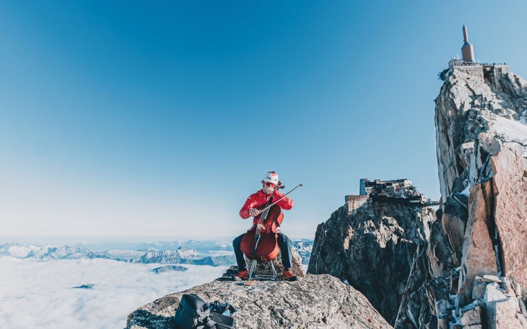 À travers les cordes, du 8a et un violoncelle au sommet des Cosmiques à l’Aiguille du Midi