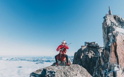À travers les cordes, du 8a et un violoncelle au sommet des Cosmiques à l’Aiguille du Midi