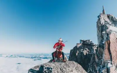 À travers les cordes, du 8a et un violoncelle au sommet des Cosmiques à l’Aiguille du Midi