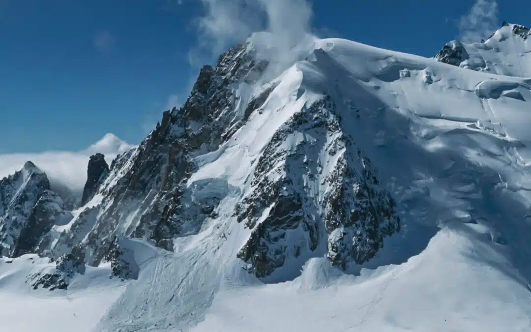 L’avalanche de sérac du mont Blanc du Tacul : impressionnante mais normale, selon le glaciologue Ludovic Ravanel