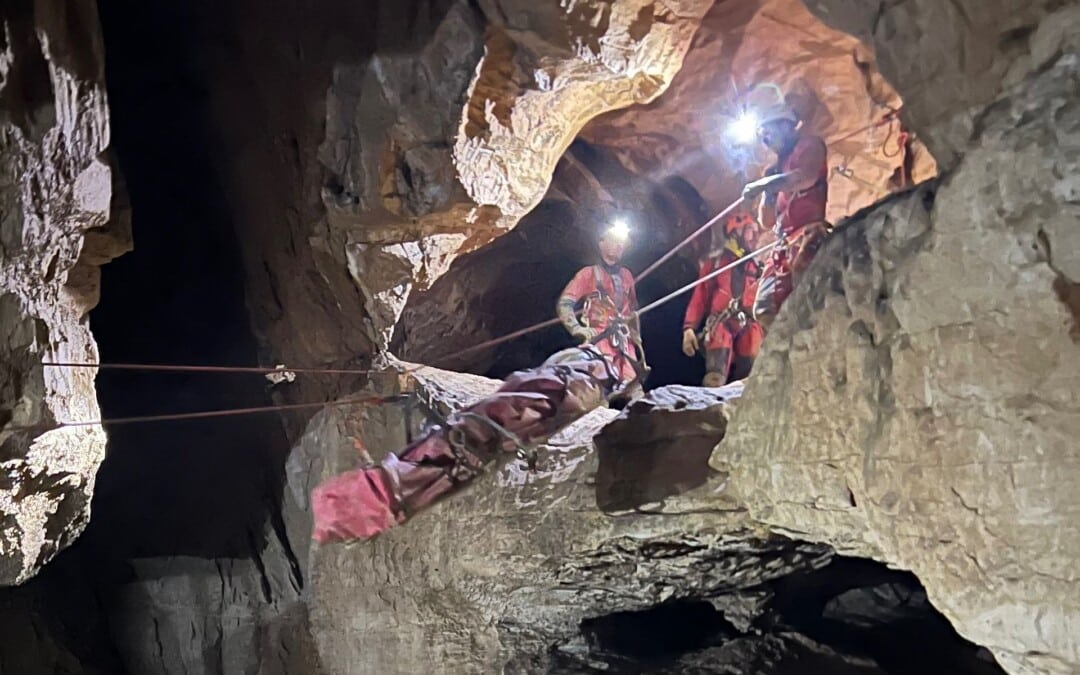 Neuf heures coincé sous terre : récit du secours hors norme d’un jeune spéléo à la Dent de Crolles