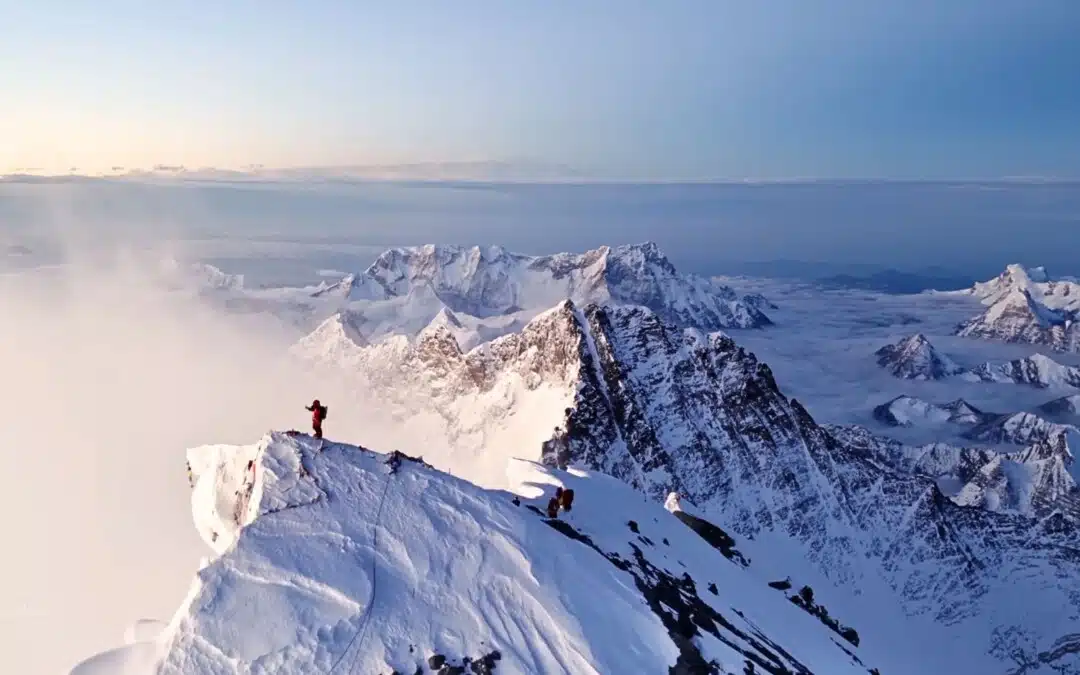 Everest : l’arête nord filmée entièrement en drone