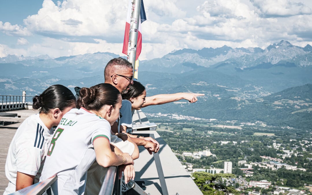 Un tocard à la Bastille : Nadir Dendoune et 15 jeunes Grenoblois en randonnée