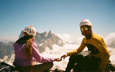 Tandem : Hugo Parmentier et Tess Rougemont mêlent vélo, escalade et alpinisme sur les traces d’Alain Ghersen