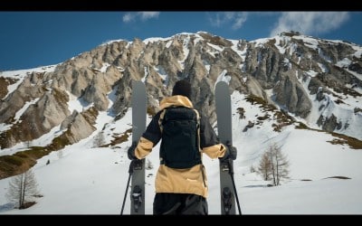 Candide Thovex revisite les tufs de Tignes
