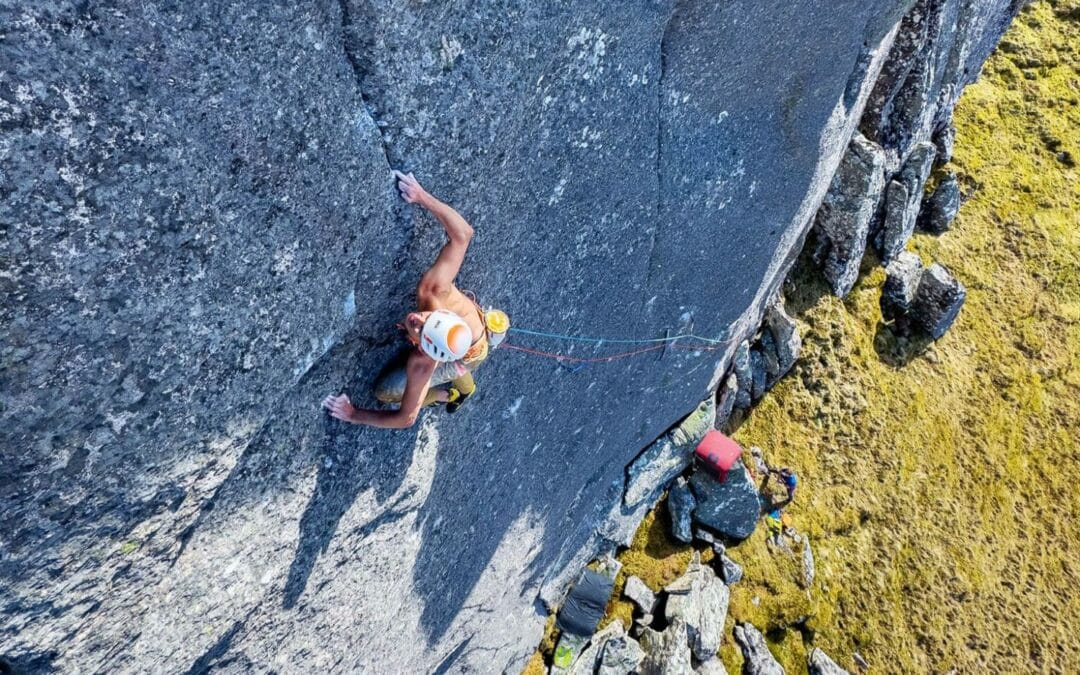 « L’escalade sportive est une forme artificielle d’escalade » : Franco Cookson revient sur sa nouvelle voie trad cotée E12