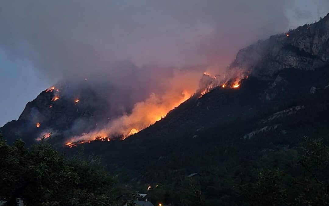 Incendie à l&rsquo;Argentière-la-Bessée : les six jours d&rsquo;inaction qui interrogent, la colère qui monte