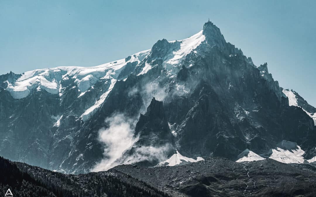 Canicules : guides de Chamonix et alpinistes amateurs face à « la pire situation jamais observée » dans le Mont-Blanc